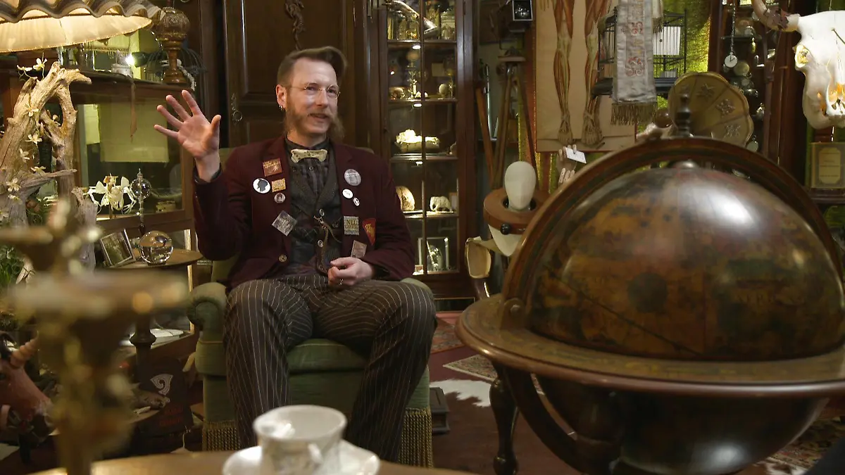 Daniel Wolf, Inhaber der Wunderkammer