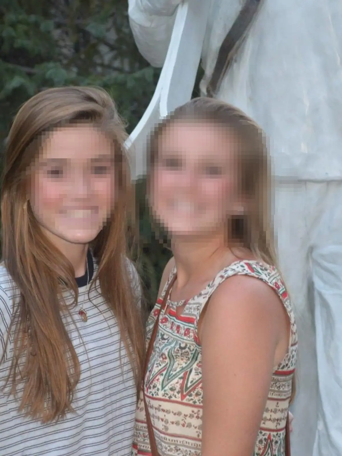 Madeleine Billings mit ihrer Schwester im Jahr 2014.