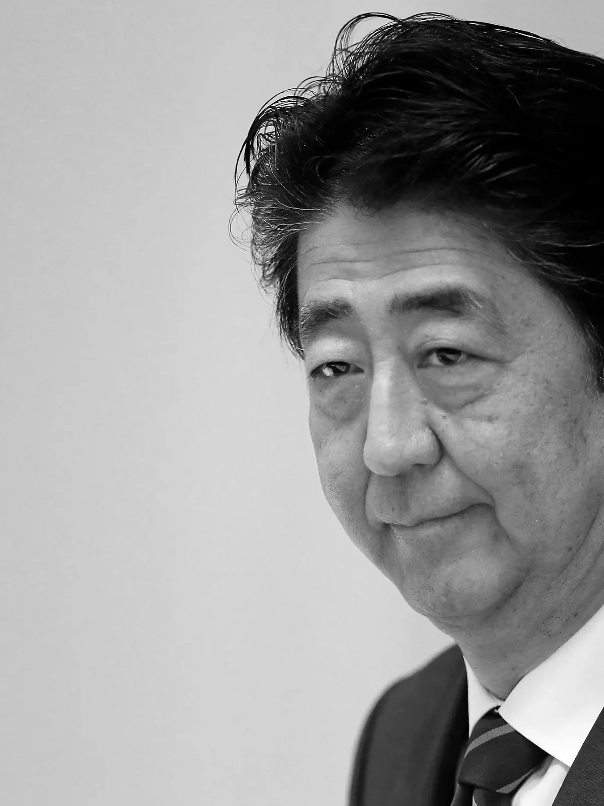 FILE PHOTO: Japan's Prime Minister Shinzo Abe attends the APEC Economic Leaders' Meeting in Danang, Vietnam November 11, 2017. REUTERS/Jorge Silva/File Photo