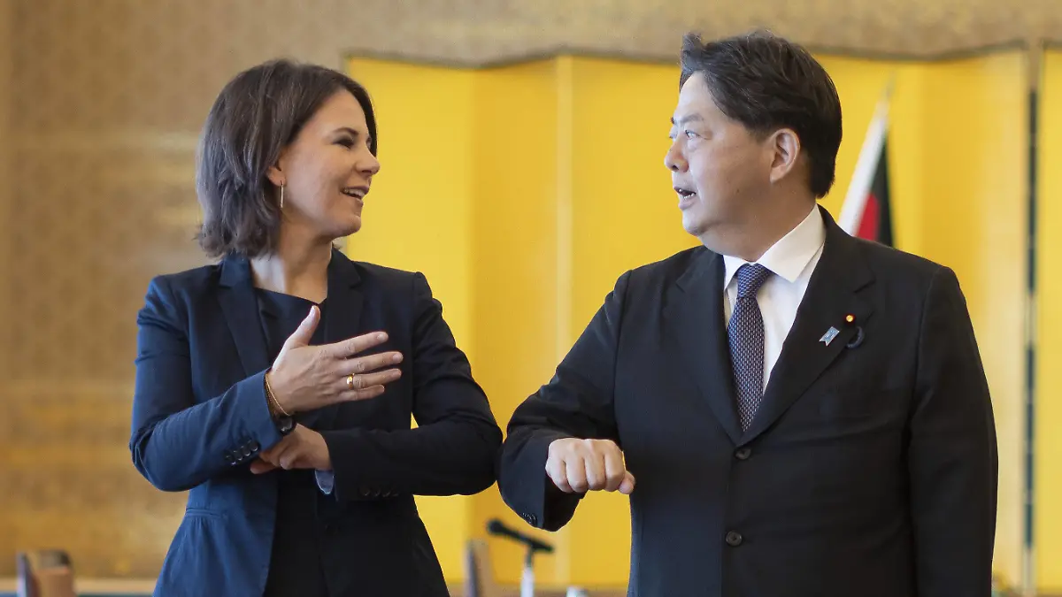  Annalena Baerbock Buendnis 90/Die Gruenen, Bundesaussenministerin, besucht Japan. Hier beim Gespraech mit dem Auöüenminister von Japan, Yoshimasa Hayashi Tokyo Japan *** Annalena Baerbock Buendnis 90 Die Gruenen , German Foreign Minister, visits Japan Here talking to the Foreign Minister of Japan, Yoshimasa Hayashi Tokyo Japan Copyright: xThomasxImo/photothek.netx