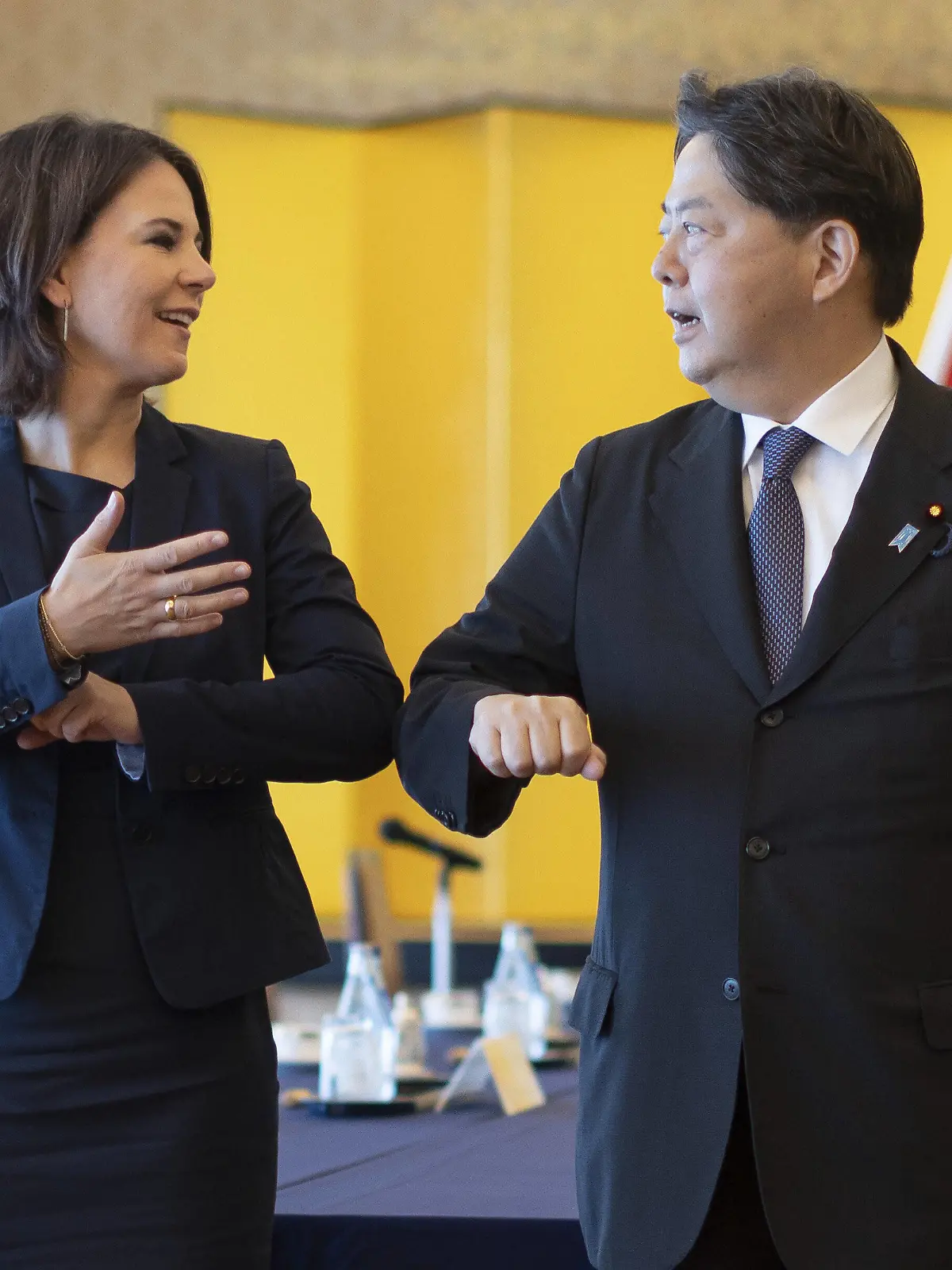  Annalena Baerbock Buendnis 90/Die Gruenen, Bundesaussenministerin, besucht Japan. Hier beim Gespraech mit dem Auöüenminister von Japan, Yoshimasa Hayashi Tokyo Japan *** Annalena Baerbock Buendnis 90 Die Gruenen , German Foreign Minister, visits Japan Here talking to the Foreign Minister of Japan, Yoshimasa Hayashi Tokyo Japan Copyright: xThomasxImo/photothek.netx
