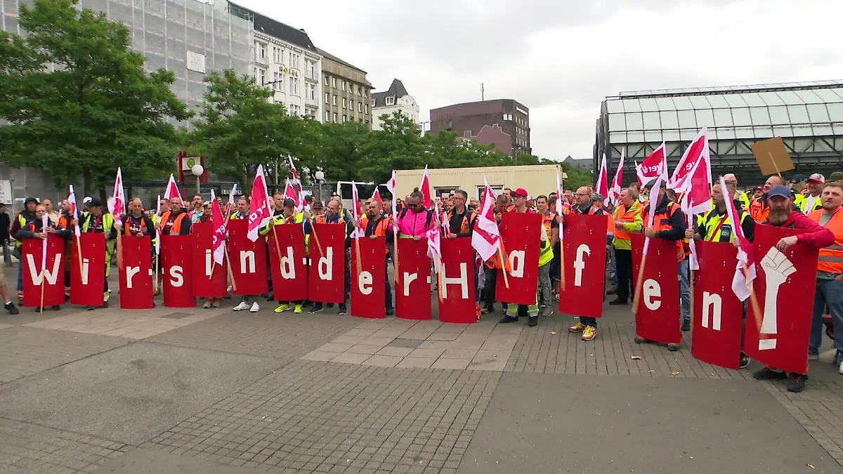 Die Gewerkschaft Verdi fordert die Hafenarbeiter zum Streik auf.
