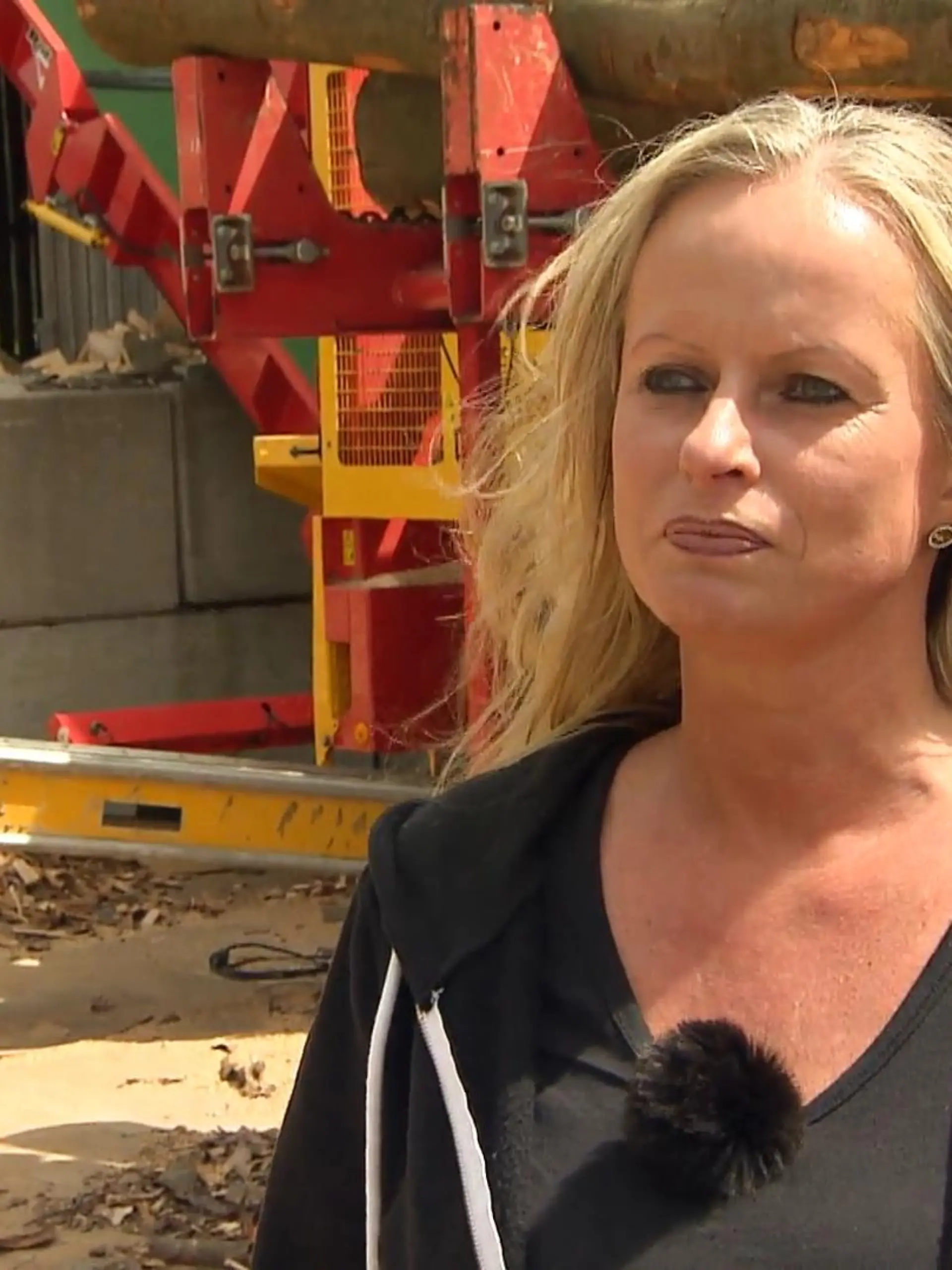 Im Video erklärt Brennholzhändlerin Katja Hoffmann, wie sich die Preise in diesem Jahr entwickelt haben und warum es kaum noch Brennholz auf dem Markt gibt.
