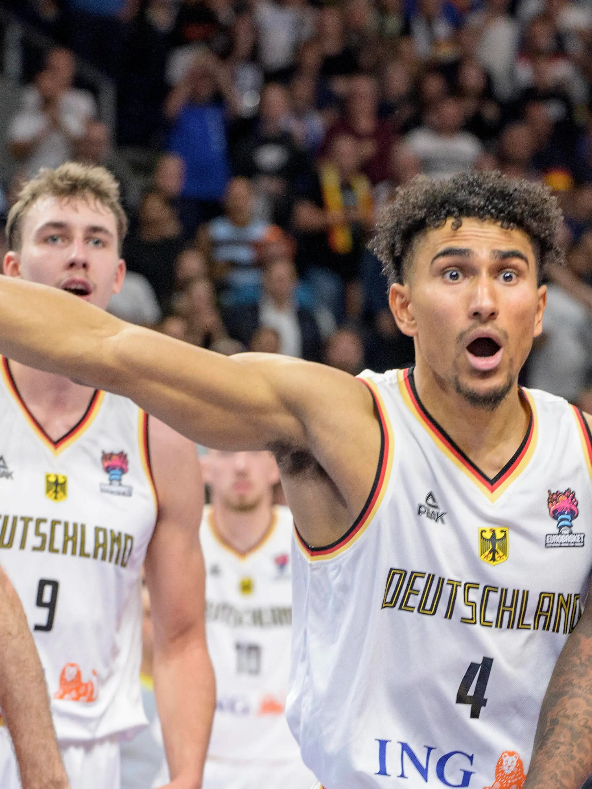 v.l. Franz Wagner  Team Deutschland, 09, Maodo Lo  Team Deutschland, 04, Zweikampf, Action, Kampf, verliert, traurig, deprimiert, sauer, Deutschland vs Spanien, GER, FIBA Eurobasket, Halb - Finalspiel, BBL, Basketball - Maenner, Saison 2022, 16.09.2022, GER, FIBA Eurobasket, Deutschland vs Spanien, Halb - Finalspiel, BBL, Basketball - Maenner, Saison 2022, 16.09.2022, Berlin *** v l Franz Wagner Team Germany, 09 , Maodo Lo Team Germany, 04 , duel, action, fight, loses, sad, depressed, pissed off, Germany vs Spain, GER, FIBA Eurobasket, semifinal game, BBL, Basketball Maenner, Saison 2022, 16 09 2022, GER, FIBA Eurobasket, Germany vs Spain, semifinal game, BBL, Basketball Maenner, Saison 2022, 16 09 2022, Berlin Copyright: xEibner-Pressefoto/UwexKochx EP_UKH 
