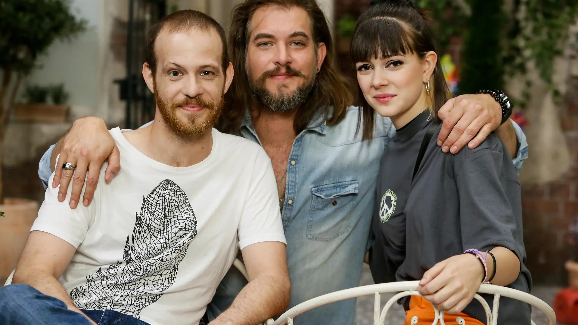 Patrick Müller (l.), Diego Carlos Seyfarth und Maira Kellers

Die Verwendung des sendungsbezogenen Materials ist nur mit dem Hinweis und Verlinkung auf RTL+ gestattet.