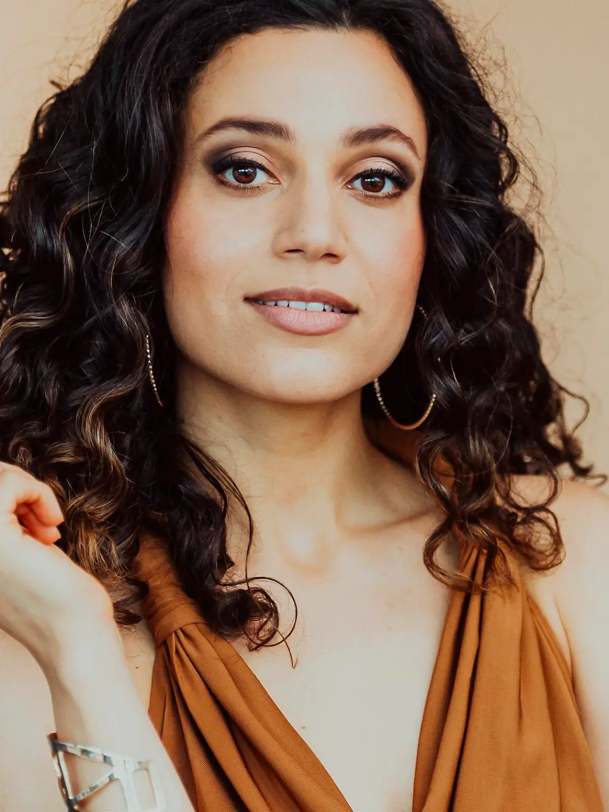 Lisandra Bardél spielt "Malu Santos-Albrecht"

Die Verwendung des sendungsbezogenen Materials ist nur mit dem Hinweis und Verlinkung auf TVNOW gestattet.