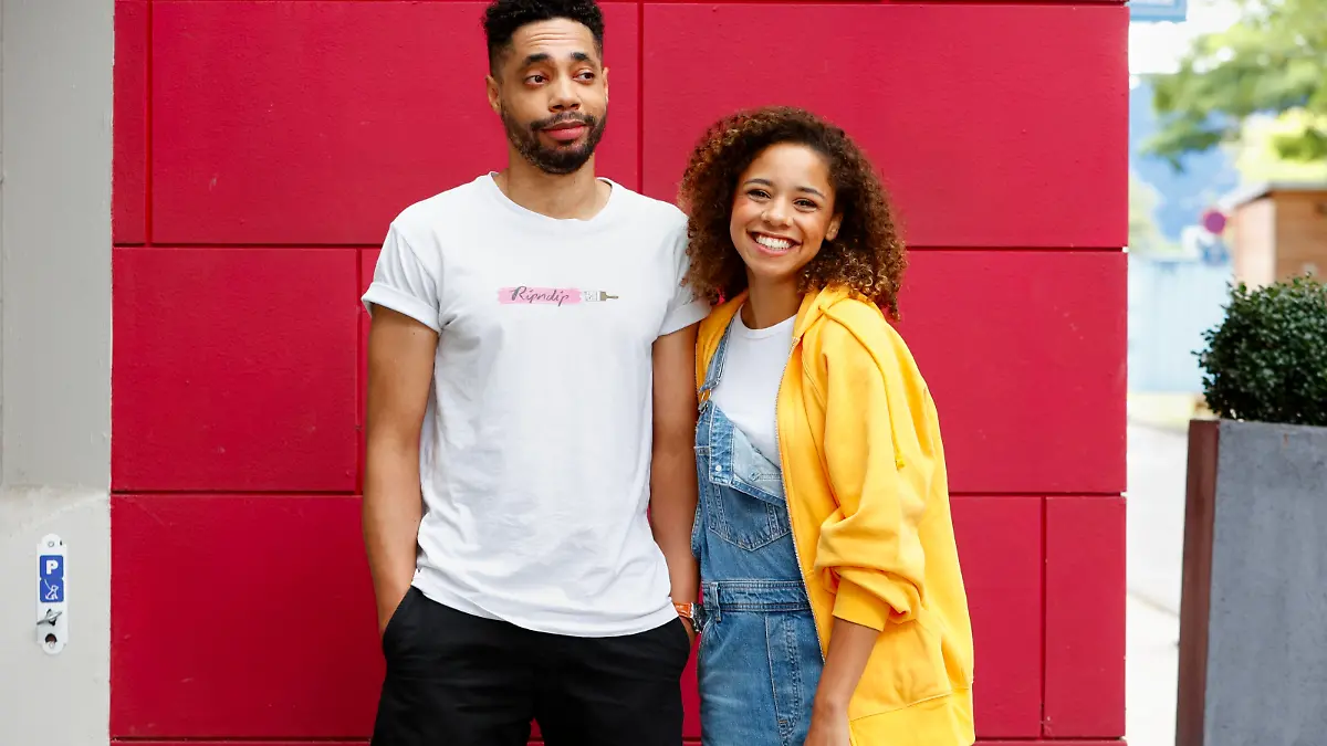 Jess Maura und Julius Dombrink spielen die Geschwister "Paula und Theo Wolters"

Die Verwendung des sendungsbezogenen Materials ist nur mit dem Hinweis und Verlinkung auf RTL+ gestattet.