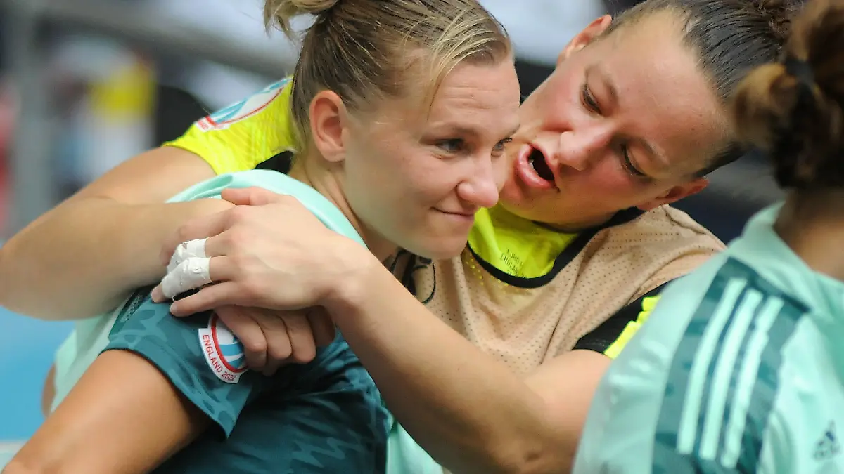  Football - 2022 UEFA Womens European Championship, EM, Europameisterschaft Finals - Final - England vs Germany - Wembley Stadium - Sunday 31st July 2022 A destraught Alexandra Popp of Germany in the stands after finding out she was not fit to play in the final is consoled by a team mate PUBLICATIONxNOTxINxUK
