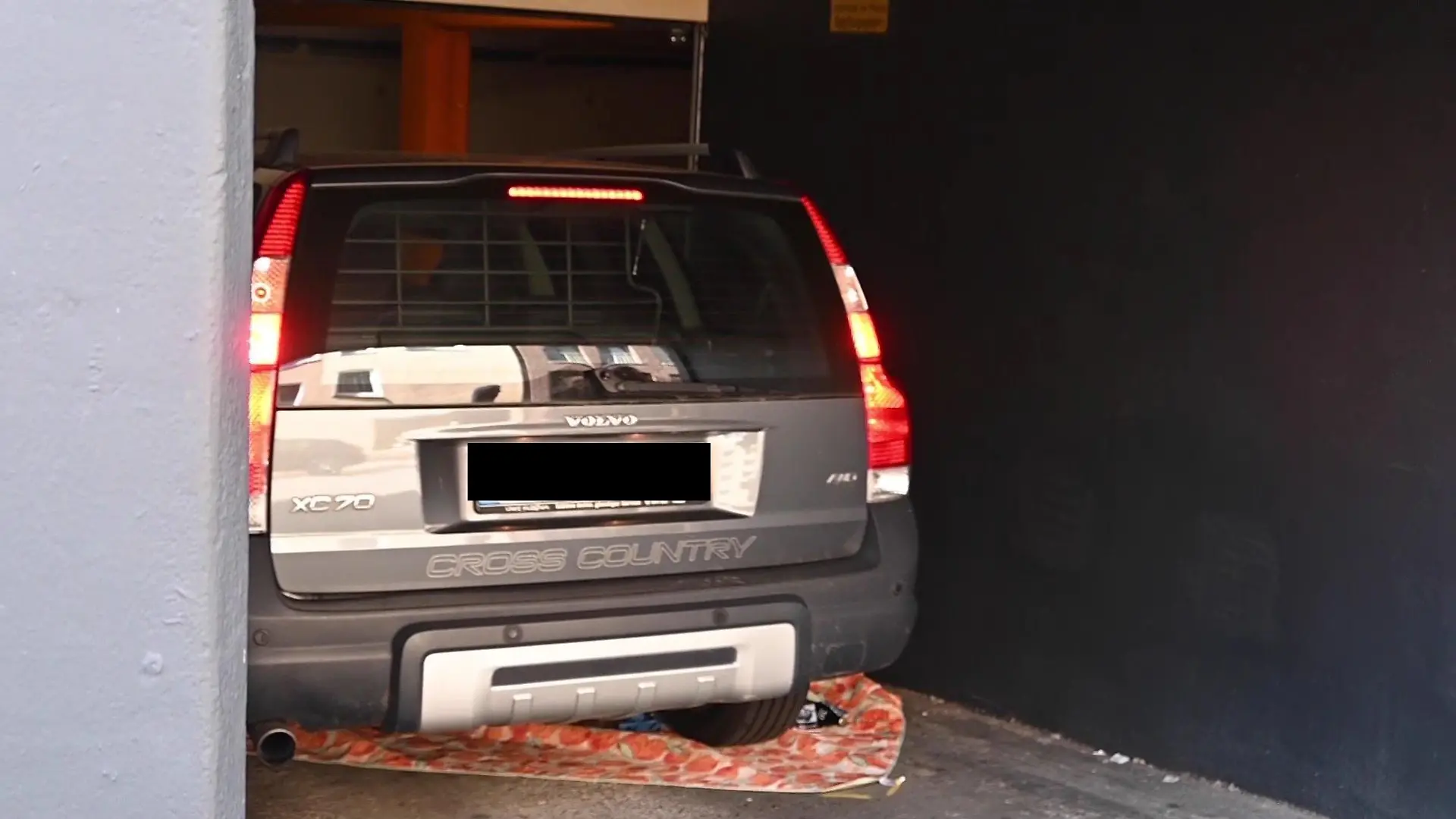 In dieser Tiefgarageneinfahrt soll die Wohnungslose geschlafen haben.