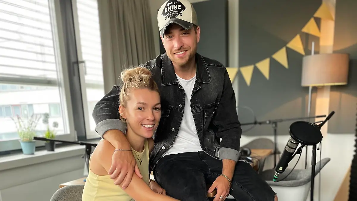 Anna Karolin Berger und Dominik Flade sprechen im AWZ-Podcast über ihre gemeinsame Wohnung