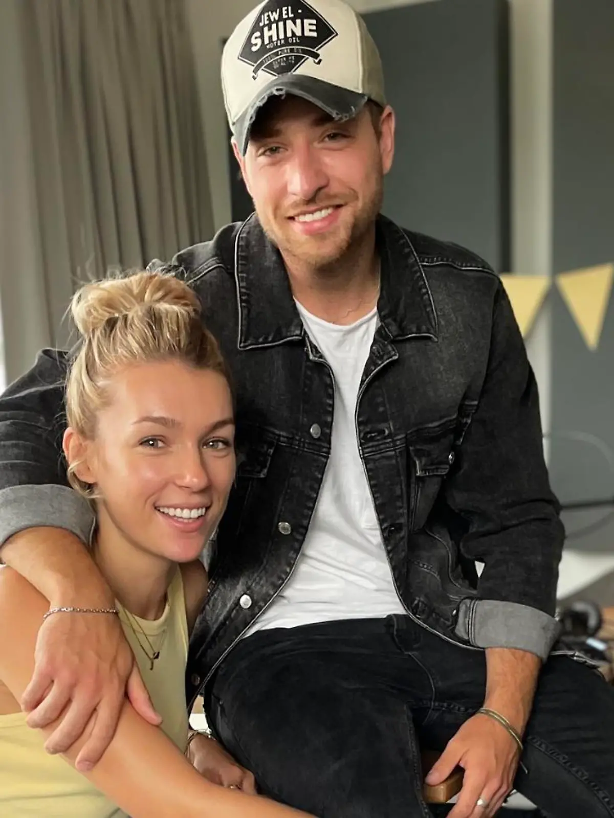 Anna Karolin Berger und Dominik Flade sprechen im AWZ-Podcast über ihre gemeinsame Wohnung