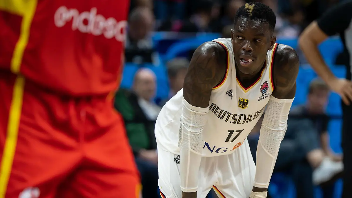  Basketball Berlin 16.09.2022 Eurobasket 2022 Halbfinale Deutschland GER - Spanien ESP Dennis Schröder / Schroeder Deutschland, No.17 Schröder Schroder *** Basketball Berlin 16 09 2022 Eurobasket 2022 Semifinals Germany GER Spain ESP Dennis Schröder Schroeder Germany, No 17 Schröder Schroder