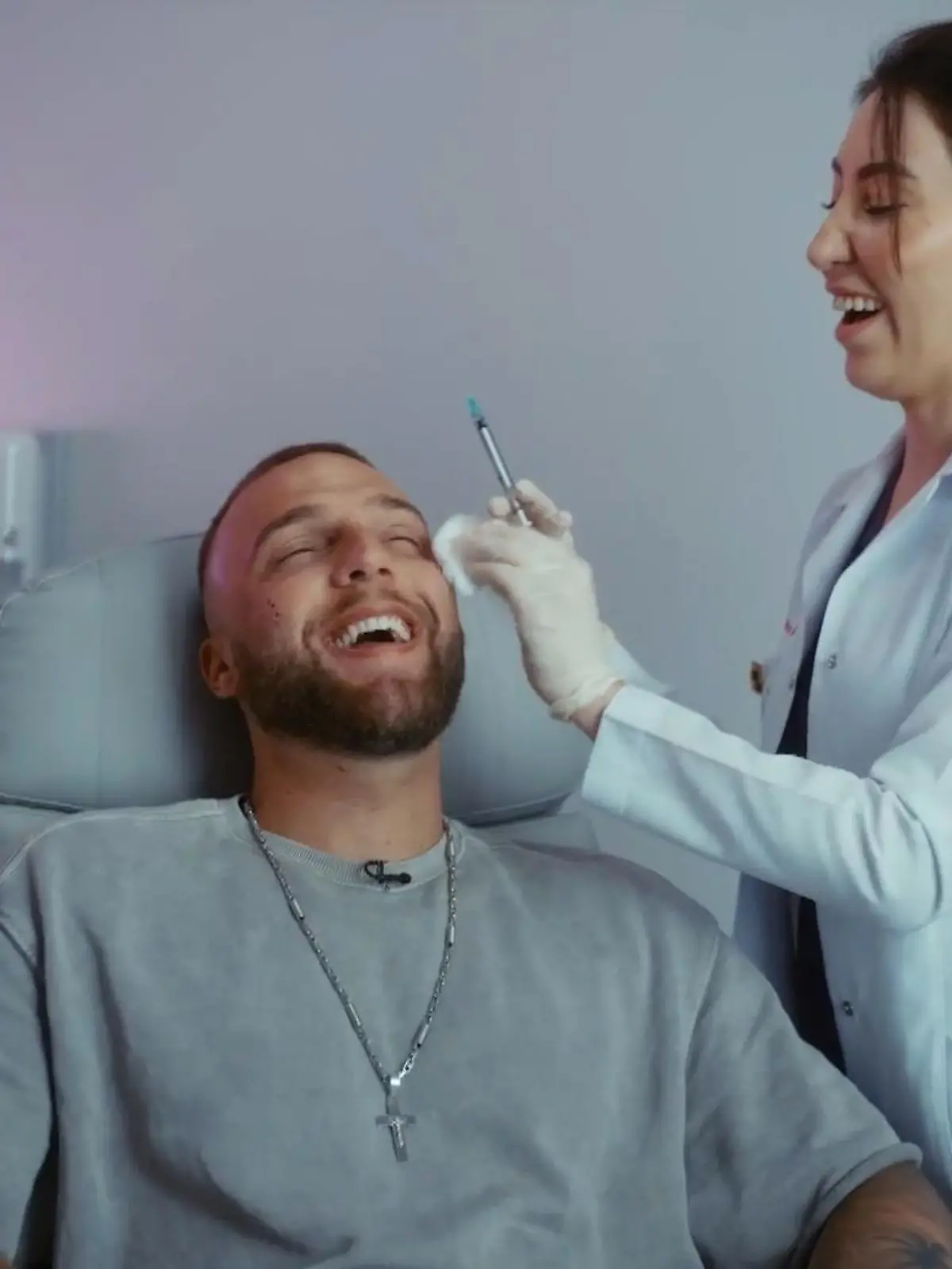 Filip Pavlovic beim Beauty-Doc