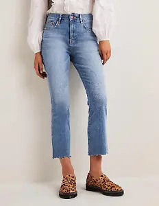 Anliegende 7/8-Jeans mit Schlag
