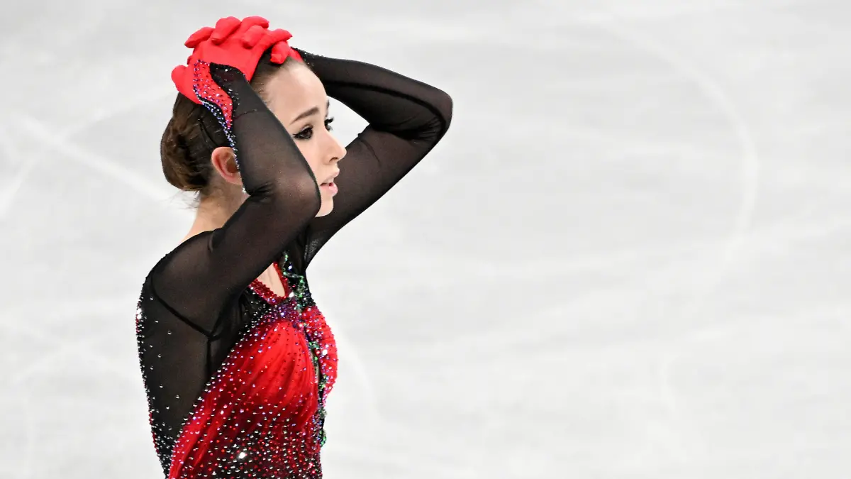 ARCHIV - 07.02.2022, China, Peking: Olympia, Eiskunstlauf, Teamwettbewerb im Hauptstadt-Hallenstadion. Kamila Walijewa vom Russischen Olympischen Komitee in Aktion. (zu "Doping: IOC will Sperre von Olympiasiegerin Walijewa prüfen lassen") Foto: Peter Kneffel/dpa +++ dpa-Bildfunk +++