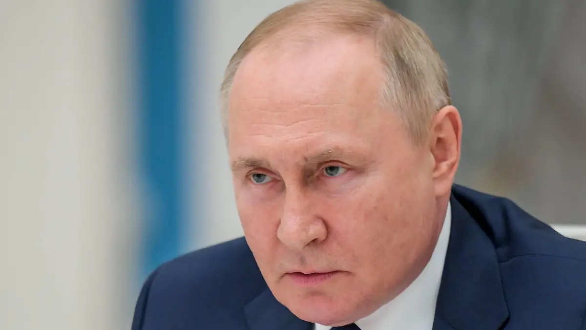 News Bilder des Tages MOSCOW, RUSSIA - JULY 7, 2022: Russias President Vladimir Putin during a meeting with the leadership of the Russian State Duma and the leaders of State Duma party factions at the Moscow Kremlin. Alexei Nikolsky/POOL/TASS PUBLICATIONxINxGERxAUTxONLY TS139501