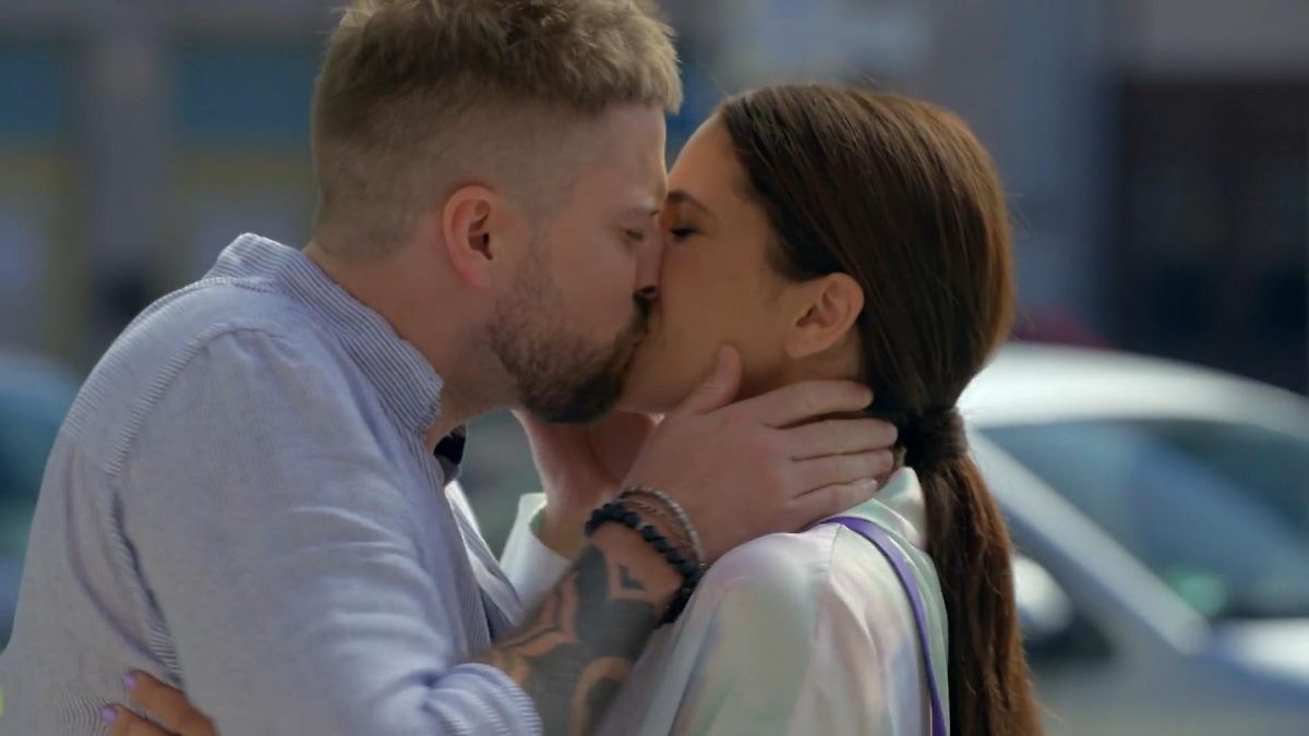 GZSZ-Folge 7584 vom 24.08.202: John zu Laura: "Ich liebe Dich!"