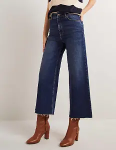Hoch geschnittene Jeans mit weitem Bein