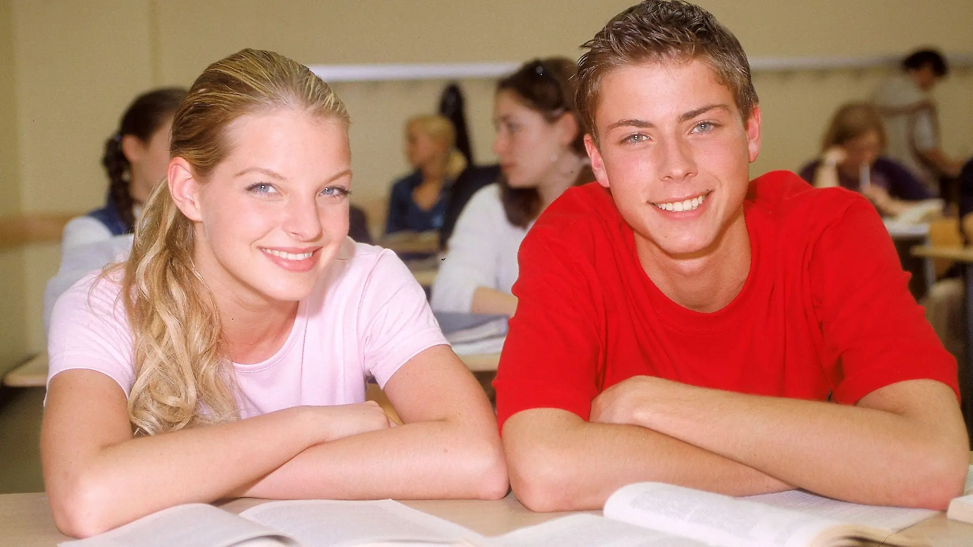 Yvonne Catterfeld als Julia Blum und Felix von Jascheroff als John Bachmann
