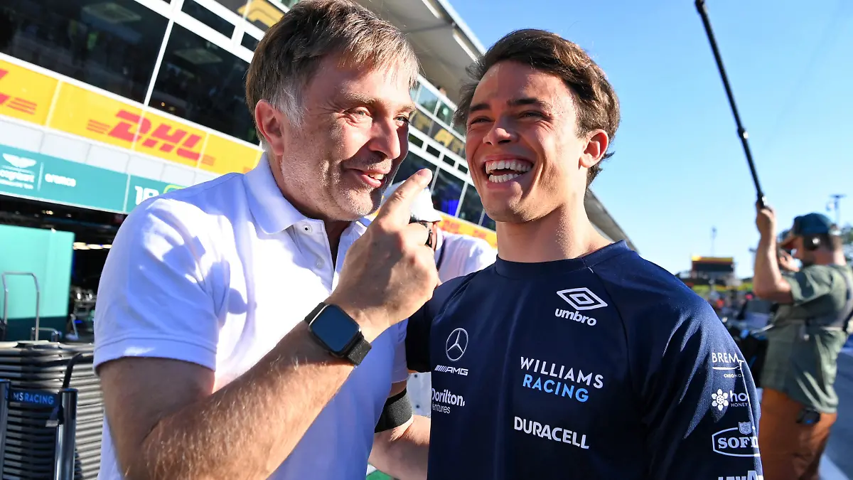 (L to R): Jost Capito (GER) Williams Racing Chief Executive Officer celebrates ninth position on his GP debut for Nyck de Vries (NLD) Williams Racing Reserve Driver.
11.09.2022. Formula 1 World Championship, Rd 16, Italian Grand Prix, Monza, Italy, Race Day.
- www.xpbimages.com, EMail: requests@xpbimages.com © Copyright: XPB Images / action press