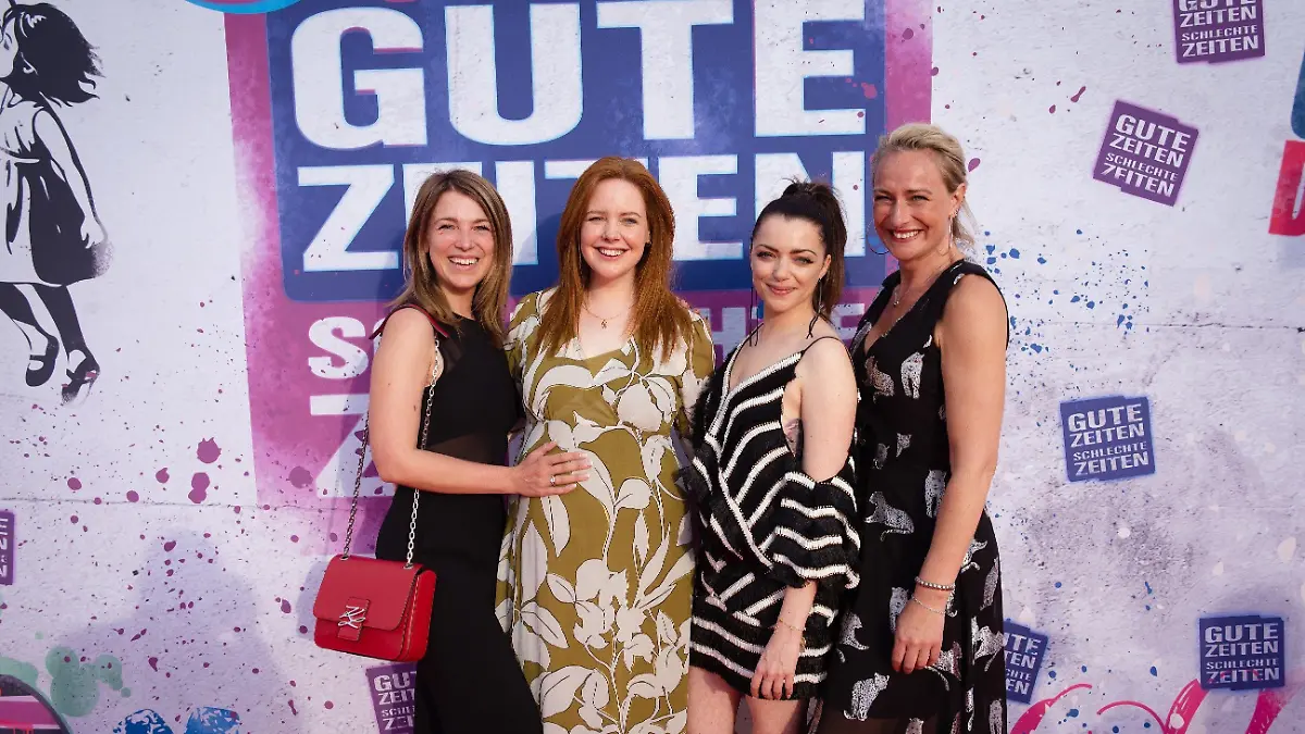 V.l.: Iris Mareike Steen, Olivia Marei, Anne Menden, Eva Mona Rodekirchen

Die Verwendung des sendungsbezogenen Materials ist nur mit dem Hinweis und Verlinkung auf RTL+ gestattet.