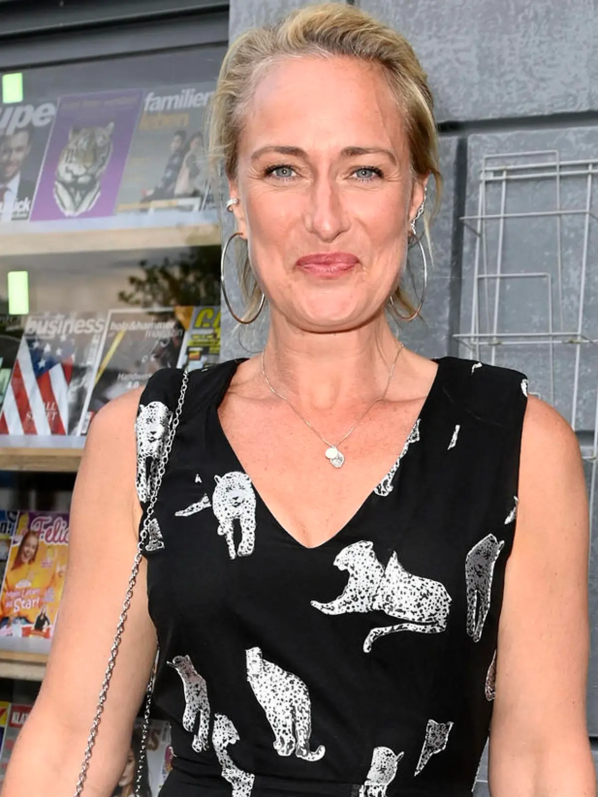 Eva Mona Rodekirchen bei der GZSZ Party 30 Jahre GZSZ im GZSZ Außenset an der Orenstein-&-Koppel-Straße. Potsdam, 10.05.2022 *** Eva Mona Rodekirchen at the GZSZ party 30 years GZSZ in the GZSZ outdoor set at the Orenstein Koppel Straße Potsdam, 10 05 2022 Foto:xF.xKernx/xFuturexImage 