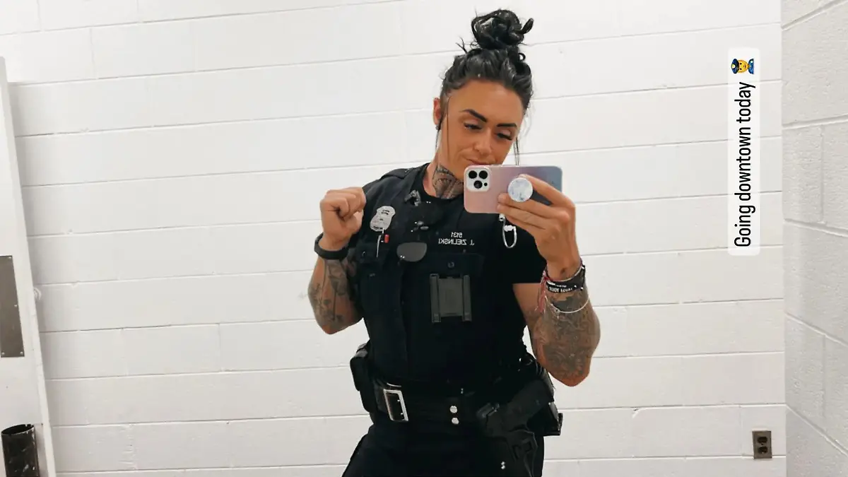 Janelle  darf nicht mehr als Polizistin arbeiten.