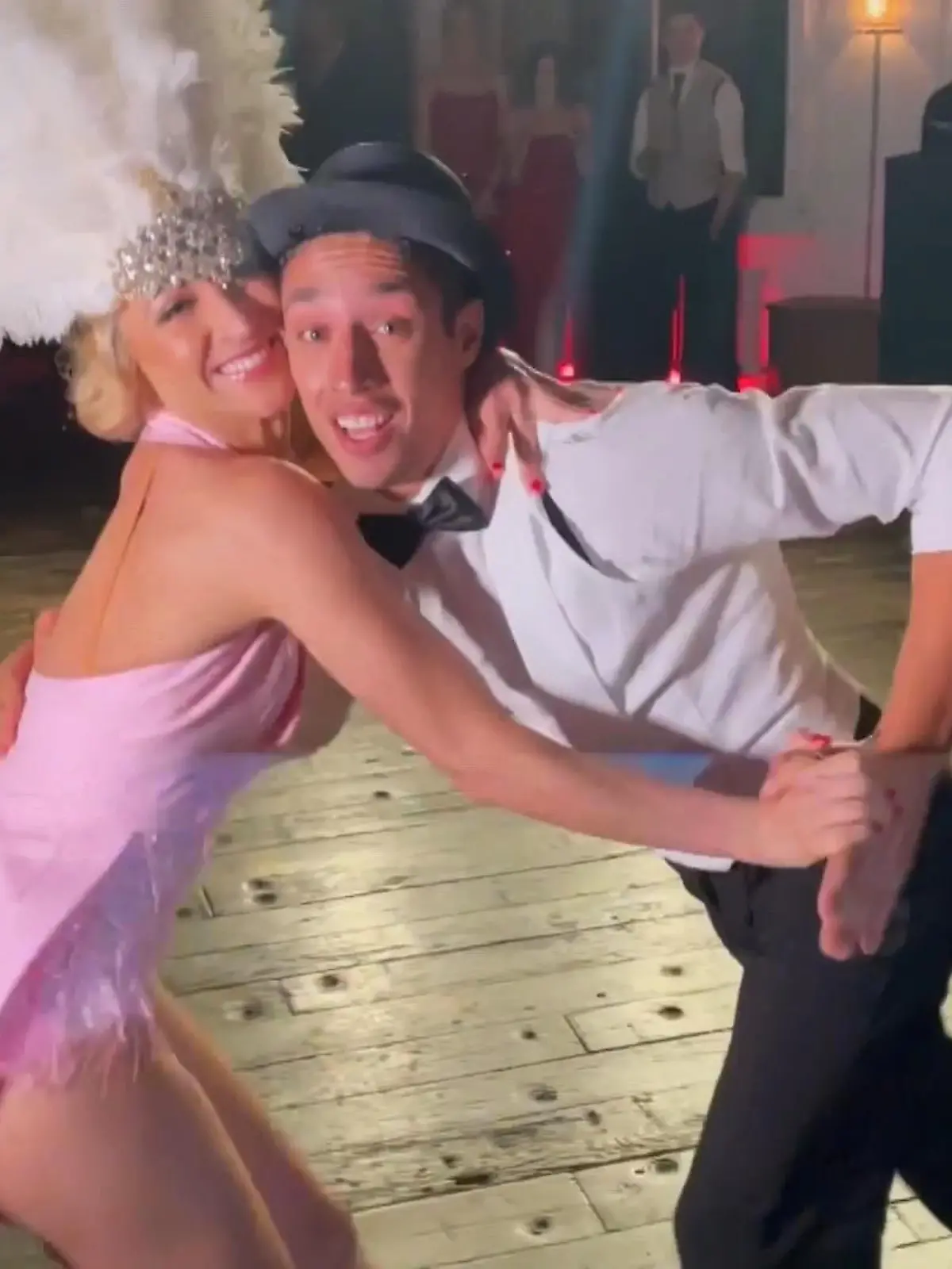 Kathrin Menzinger und René Casselly performen bei der Premiere der neuen RTL+ Serie "Das Haus der Träume"