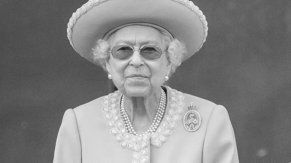 Cambridge siblings education. EMBARGOED TO 2230 WEDNESDAY SEPTEMBER 7 File photo dated 02/06/22 of Queen Elizabeth II and Prince Louis on the balcony of Buckingham Palace, as Prince George, Charlotte and new starter Prince Louis joined their new prep school, Lambrook in Berkshire, together on Wednesday. Issue date: Wednesday September 7, 2022. All the Cambridge siblings are now at the same educational establishment for the first time. See PA story ROYAL Cambridge. Photo credit should read: Aaron Chown/PA Wire URN:68681583