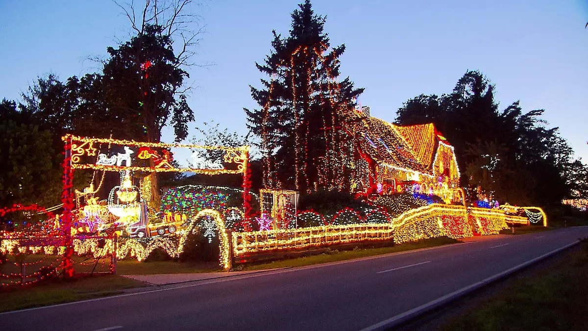 So sah das Weihnachtshaus von Rolf Vogt 2019 aus - und auch in diesem Jahr soll es wieder beleuchtet werden.