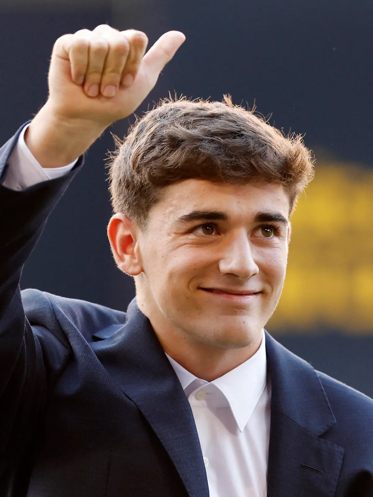 Soccer Football - FC Barcelona's Gavi signs a new contract - Camp Nou, Barcelona, Spain - September 15, 2022 FC Barcelona's Gavi acknowledges fans during the presentation REUTERS/Albert Gea