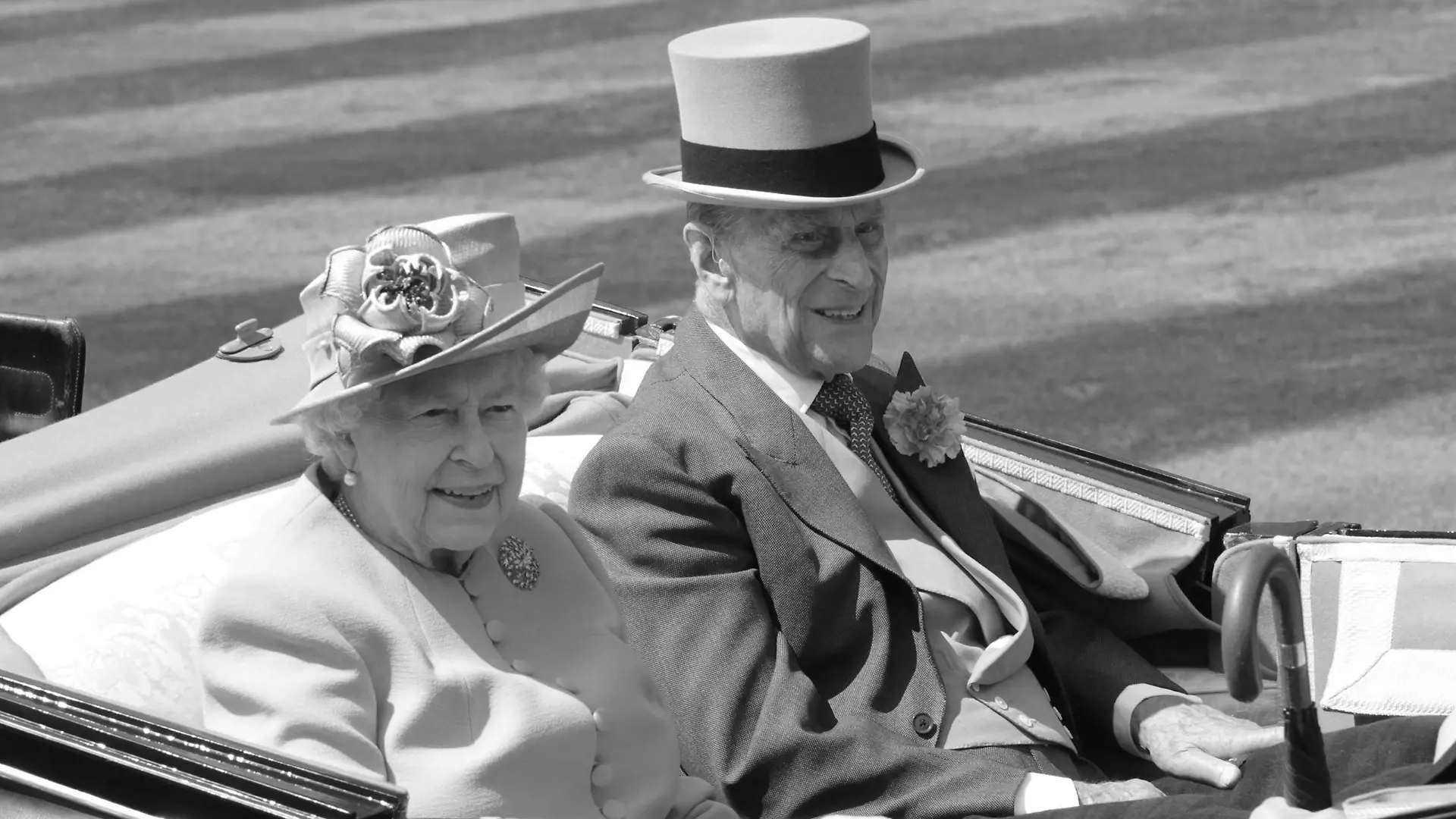 20.06.2017, Royal Ascot, Windsor, GBR, GROSSBRITANNIEN - Royal Procession. Queen Elizabeth the Second and Prince Philipp arriving at the racecourse. Ascot racecourse. Queen Elisabeth, Prinz Philipp, Portrait, Portraet, Royals, Koenigin Elisabeth, Porträt, Königin Elisabeth 170620D017ROYALASCOT.JPG GALOPP