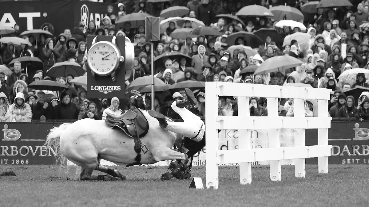 Foto . Dermott LENNON  IRL  auf dem Pferd Gelvins Touch Pferdesport, Turnier in Hamburg , Deutsches Spring und Dressur Derby Finale und Grosser Preis am So. 29.05.22 *** Photo  Dermott LENNON IRL on the horse Gelvins Touch equestrian sport, tournament in Hamburg , German Jumping and Dressage Derby Final and Grand Prix on Sun 29 05 22 