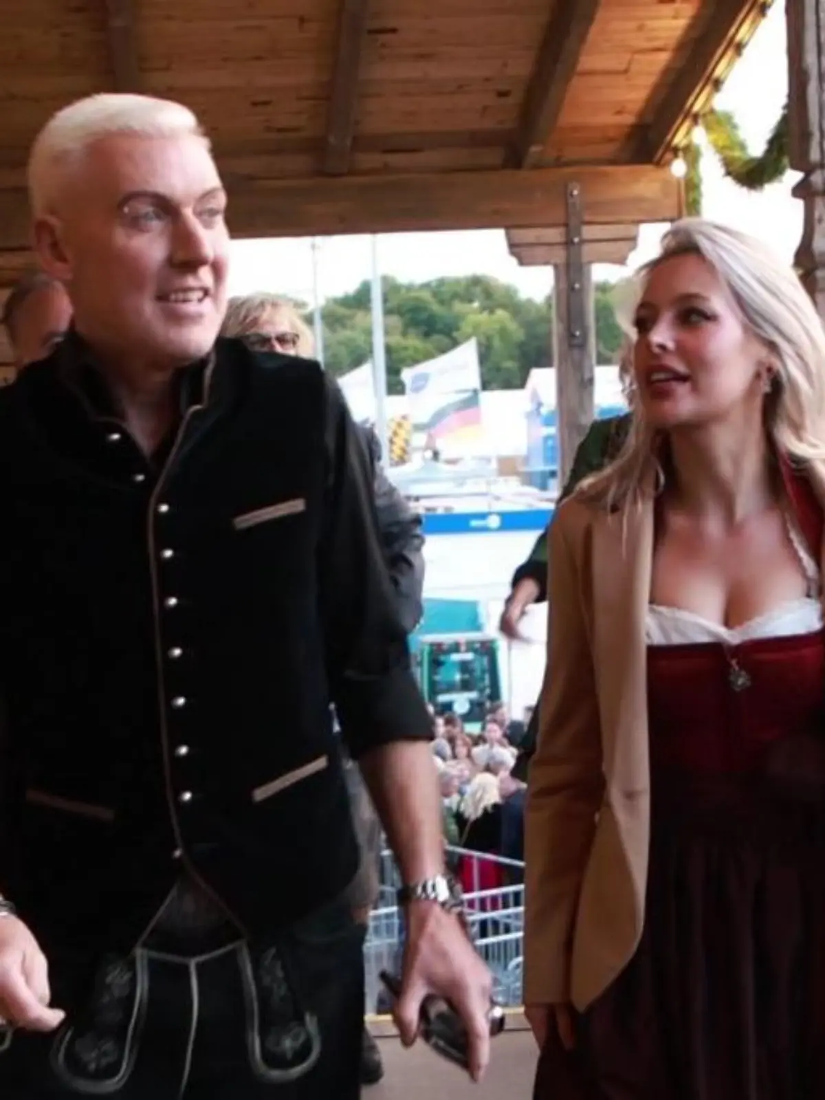 H.P. Baxxter in weiblicher Begleitung auf der Wiesn 2022