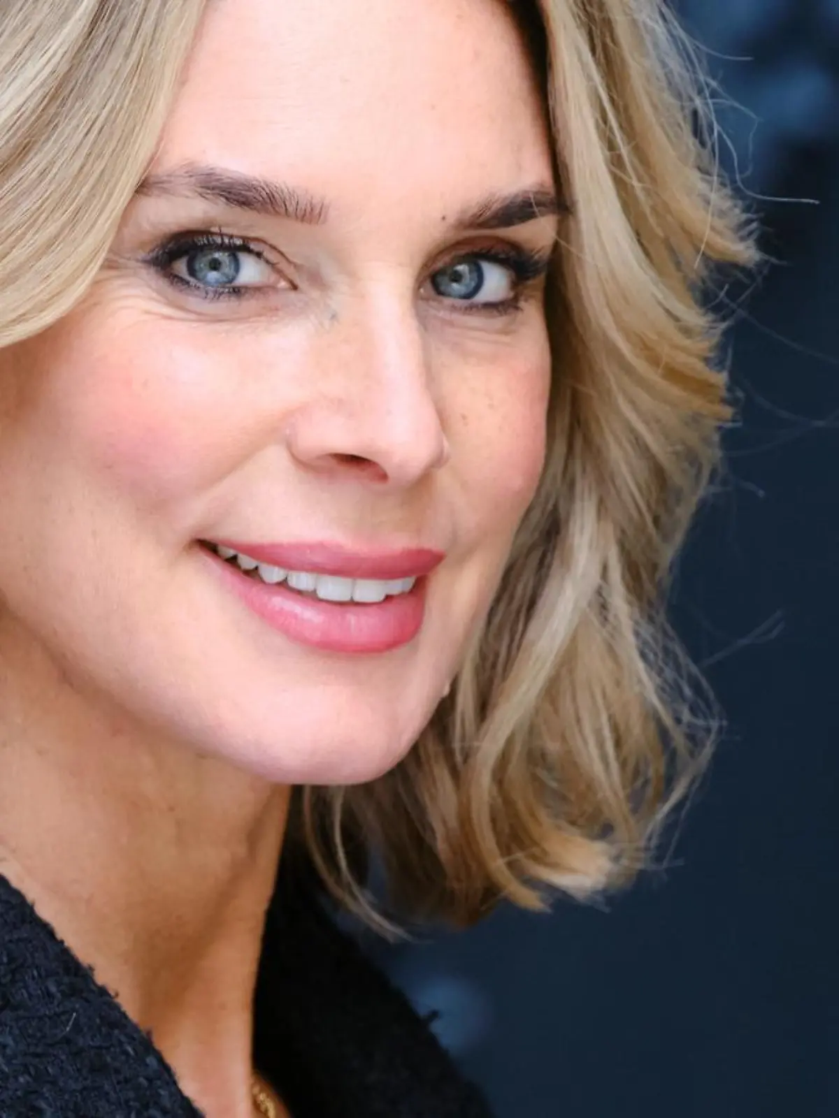 Claudelle Deckert zurck am Set Copyright RTL Stefan Behrens Okt2022 (3)