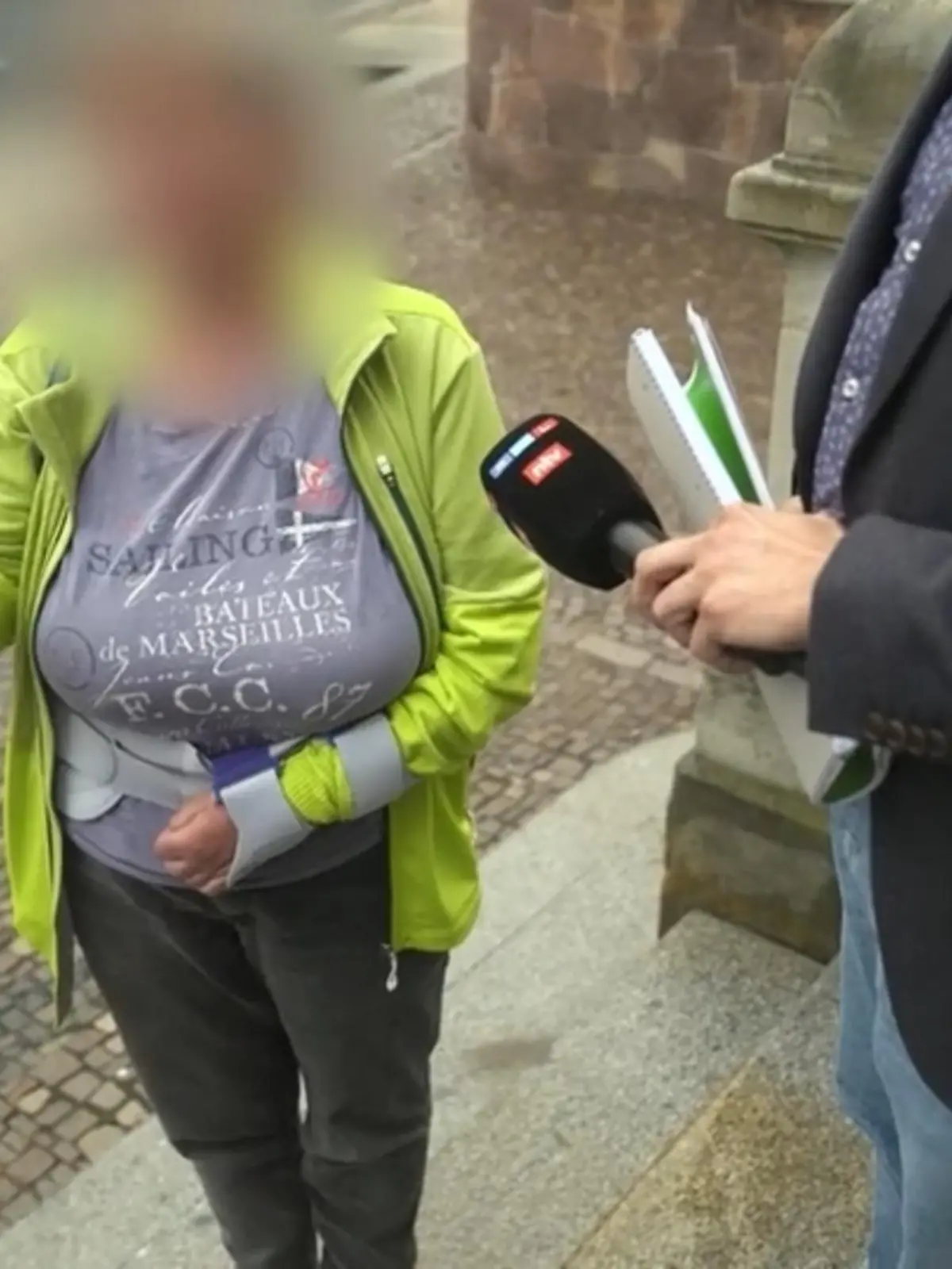 Es geht um nicht einmal drei Euro. Weil sie in einem Chemnitzer Supermarkt einen Klebestift mitgehen ließ, muss sich Ina L. (52) vor Gericht verantworten. Für einen Bagatelldelikt vor den Kadi gezerrt zu werden, ist ungewöhnlich, die Strafakte der gelernten Köchin aber auch: Sie klaut und klaut und klaut – und hört einfach nicht damit auf.