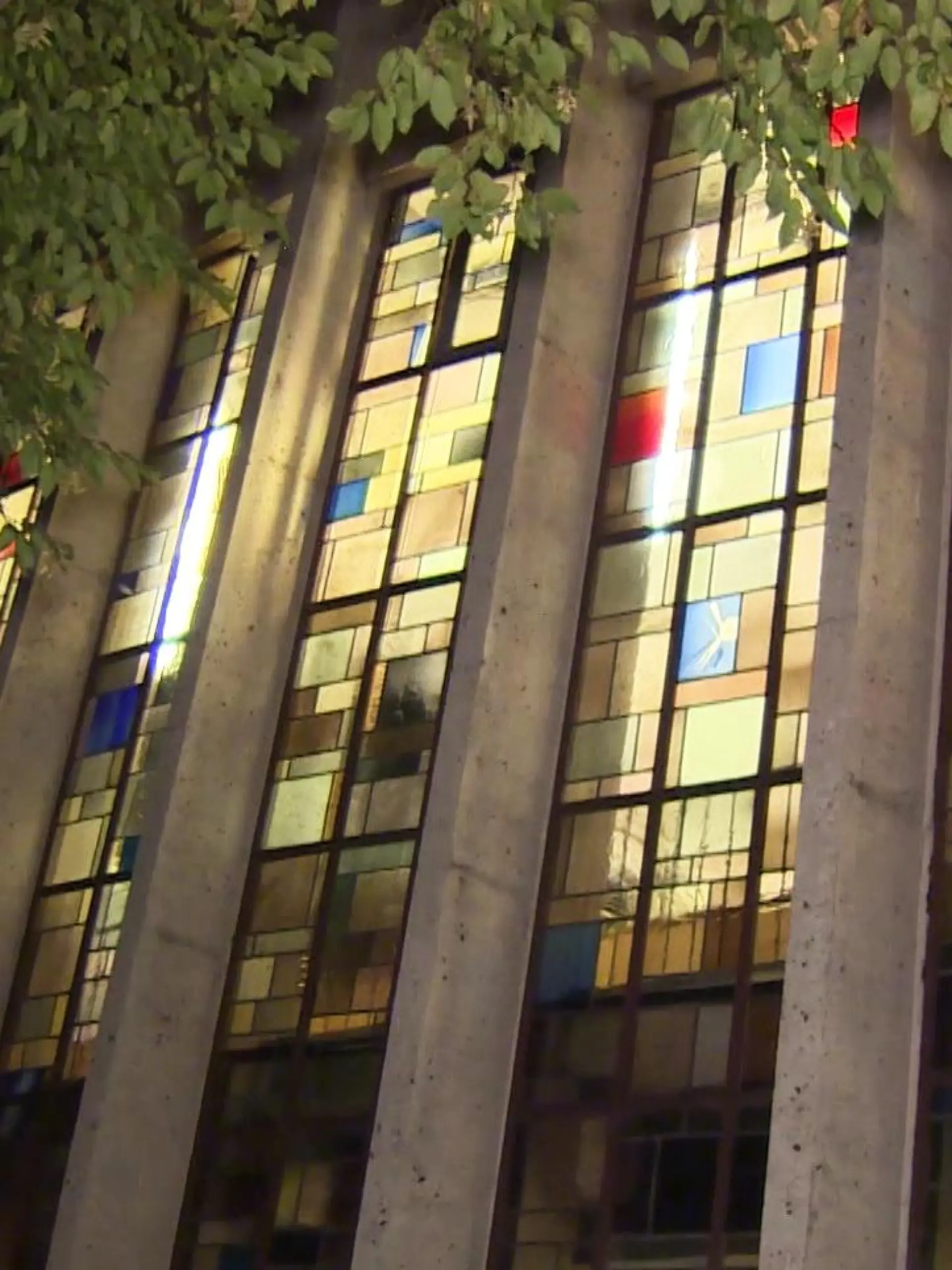 Gegen 19 Uhr wurde ein Fenster auf sechs Meter höhe in dieser Synagoge in Hannover eingeschlagen.