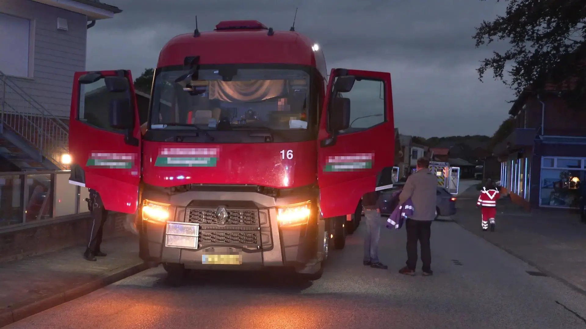 Um 18.00 Uhr war der LKW-Fahrer auf der Bundesstraße 430 aus Richtung Hohenwestedt kommend in Richtung Itzehoe unterwegs, als der das Kind erfasst.