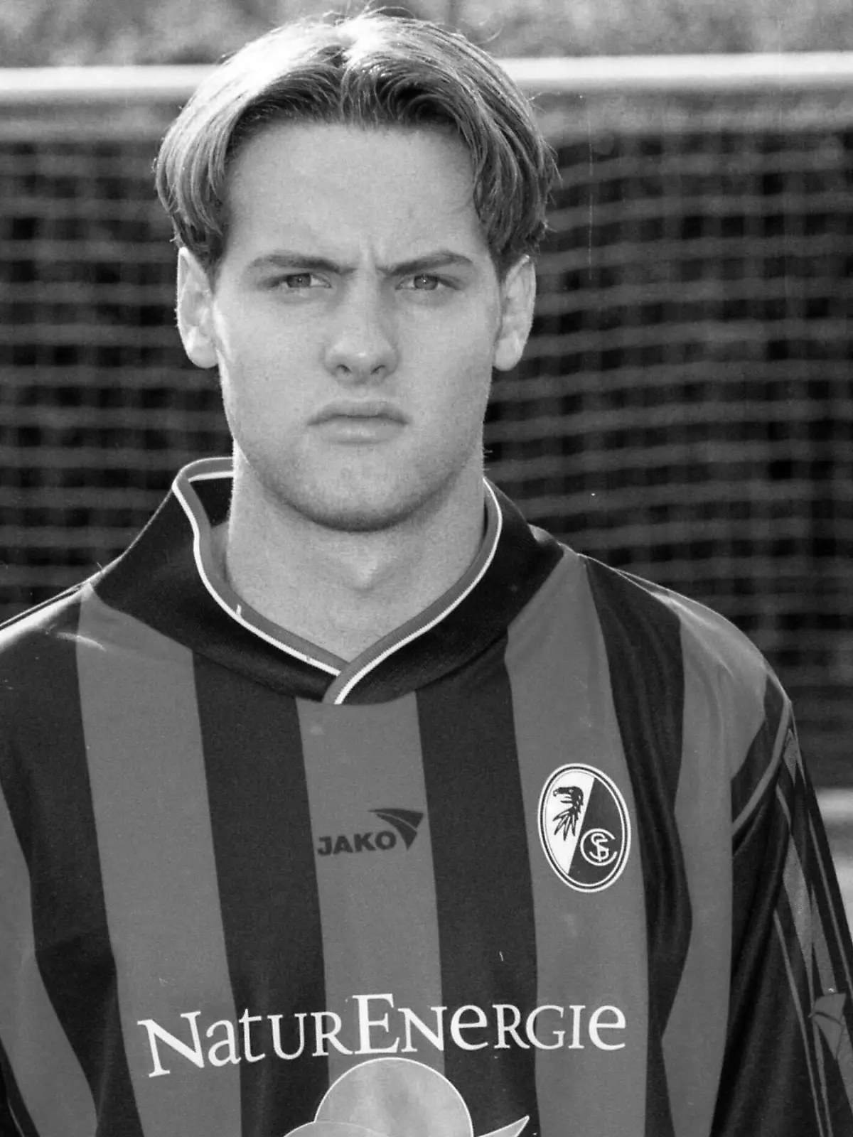  06.07.01 SC Freiburg Fototermin 2001/2002 Deutschland, Freiburg, 06.07.2001, Fussball, Bundesliga, Saison 2000/2001, SC Freiburg Fototermin 2001/2002: Jan Männer. *** 06 07 01 SC Freiburg photo session 2001 2002 Germany, Freiburg, 06 07 2001, football, Bundesliga, season 2000 2001, SC Freiburg photo session 2001 2002 Jan men