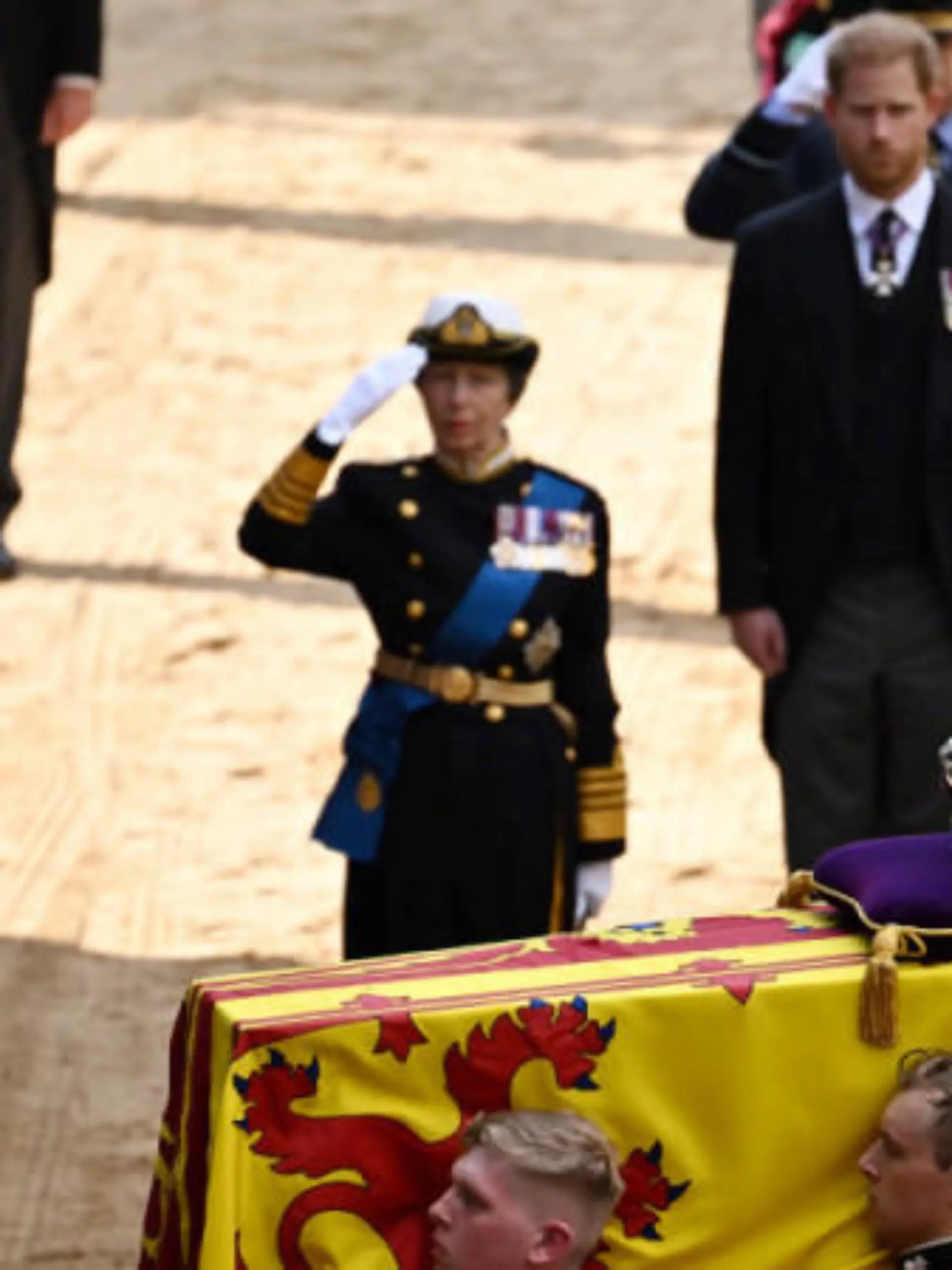 Prinz William: Hinter dem Leichenwagen seiner Großmutter, Königin Elizabeth II., zu laufen, war „herausfordernd“