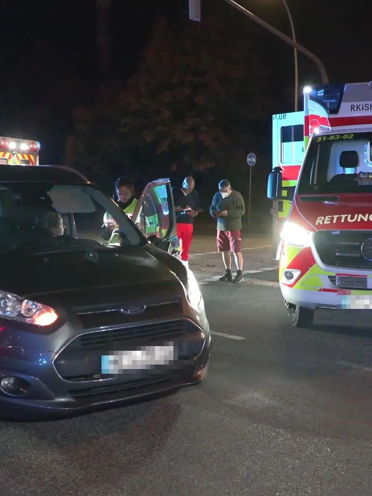 Die Fahrerin des Fords erfasste die Mädchen auf der Kreuzung.