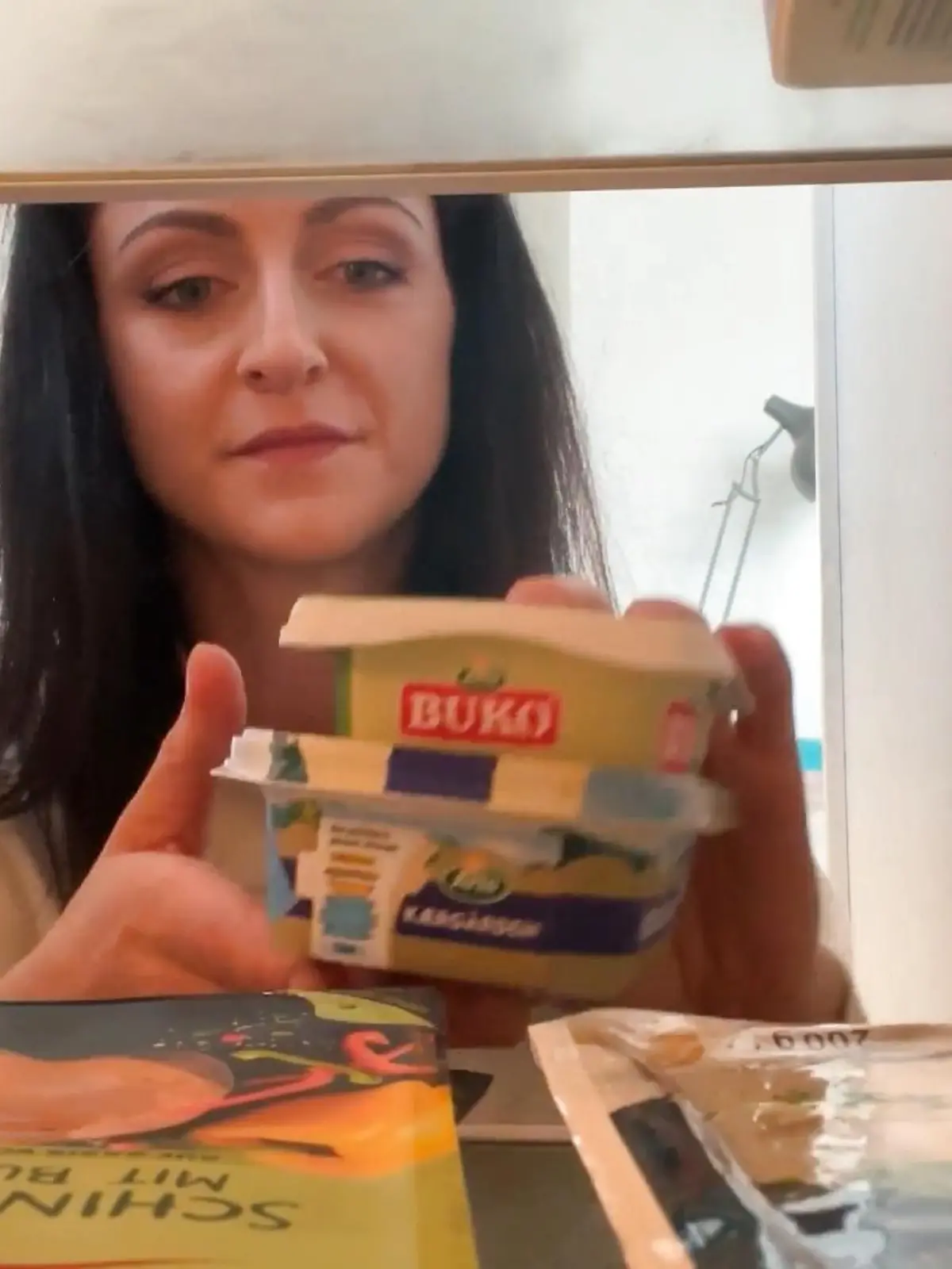Butter, Fleisch oder Gemüse - alles ist teurer geworden! Allein seit September letzten Jahres haben die Preise für Lebensmittel rund 20 Prozent zugelegt. Gleichzeitig wirft jede Person in Deutschland jährlich etwa 78 Kilogramm an Lebensmitteln weg. Da schlummert deutliches Einsparpotenzial in unseren Kühlschränken. Wie wir clever einkaufen und weniger wegwerfen können, erklärt RTL-Finanzexpertin Susanne Althoff im Video.