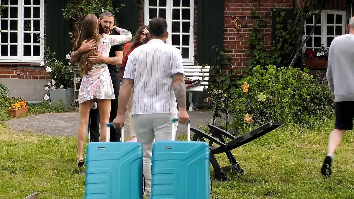Ein neues Paar zieht ins "Sommerhaus der Stars" ein Da staunen die Promi-WGler!