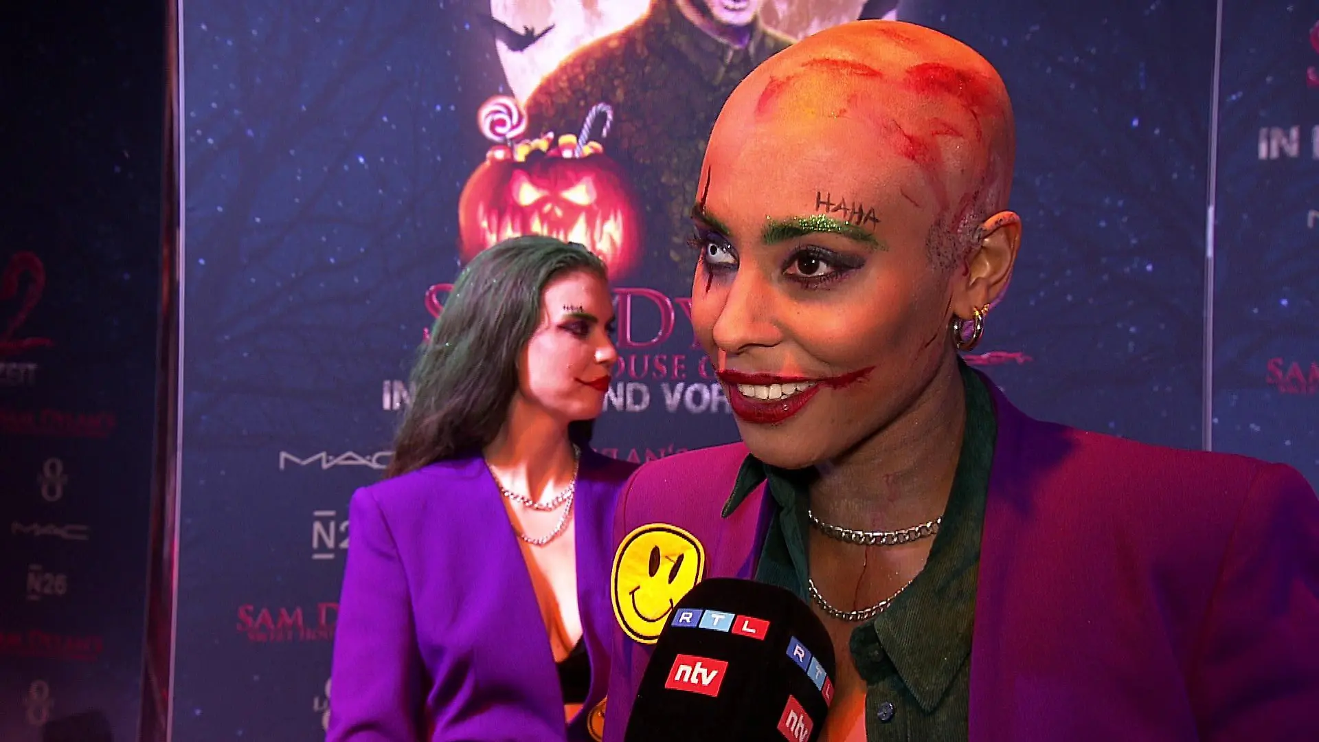Im RTL-Interview auf Sam Dylans Halloween-Party gibt Sharon Battiste ein kurzes Update.