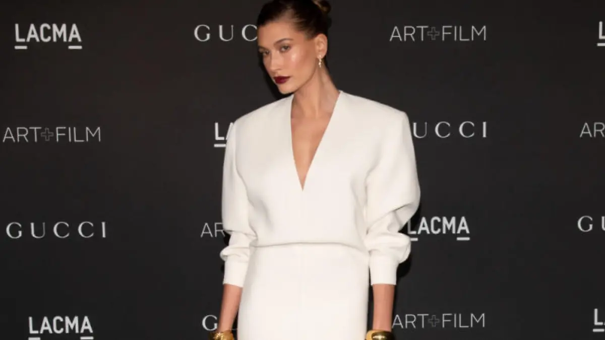Hailey Bieber: Ein Blazer gehört zu ihren Must-Haves