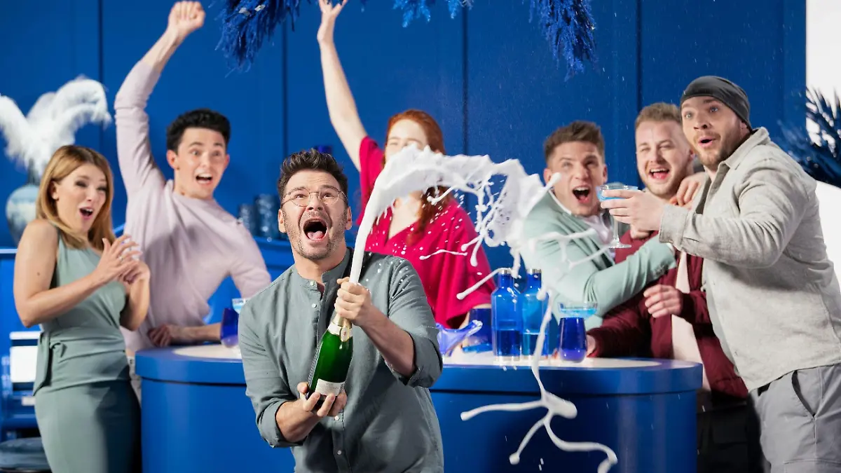 V.l.: Iris Mareike Steen, Marc Weinmann, Thomas Drechsel, Olivia Marei, Lennart Borchert, Felix van Deventer und Patrick Heinrich
Die Verwendung des sendungsbezogenen Materials ist nur mit dem Hinweis und Verlinkung auf RTL+ gestattet.