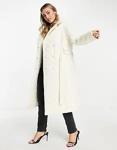 Forever New – Gesteppter Wickelmantel in Creme