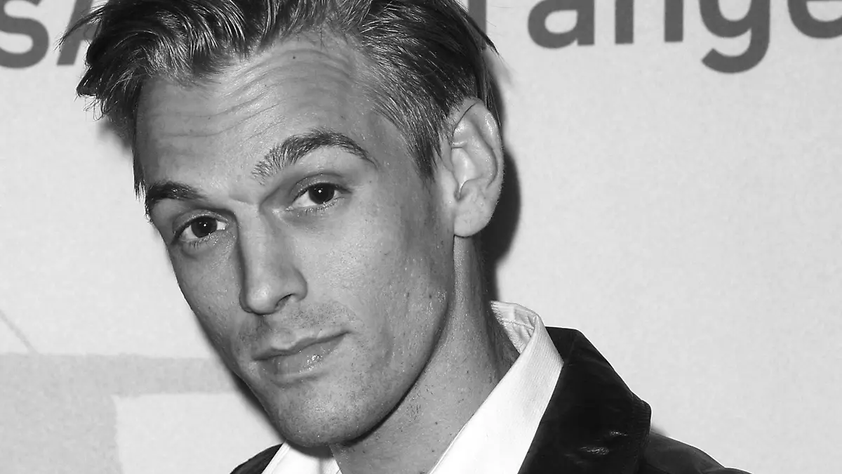 FILE - Singer Aaron Carter arrives at a premiere of "Saints & Strangers" at the Saban Theater in Beverly Hills, Calif., Nov. 9, 2015.  Carter accidentally drowned in his bathtub due to sedatives he'd taken and gas used in spray cleaners he had inhaled, a coroner's report said Tuesday.  The singer-rapper who began performing as a child and had hit albums starting in his teen years, was found dead Nov. 5, 2022, at his home in Southern California. He was 34. (Photo by Rich Fury/Invision/AP, File)