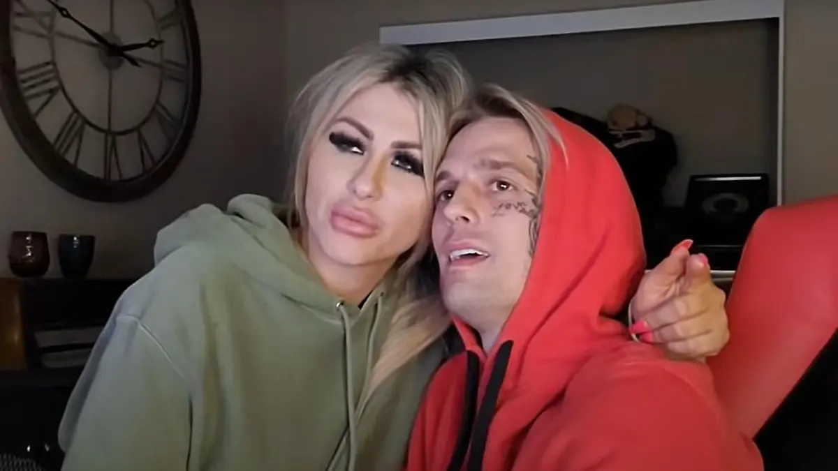 Aaron Carter und seine Freundin Melanie in einem Livestream auf YouTube