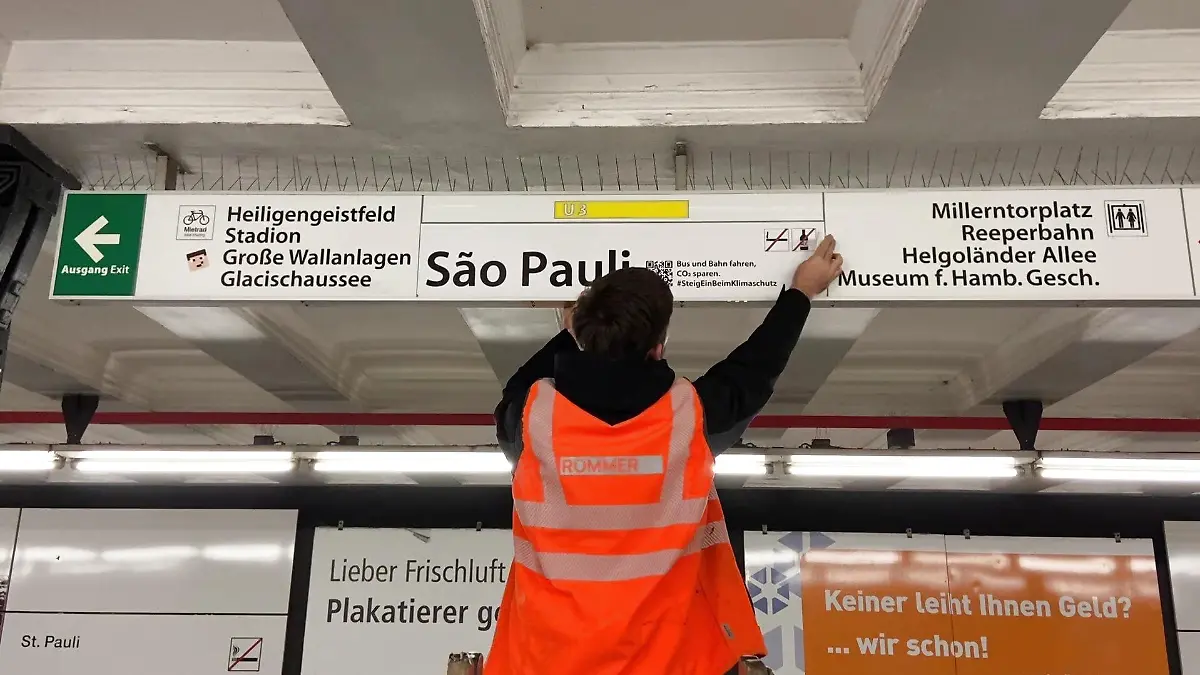 Aus der Bahnstation St. Pauli wird in Hamburg in der Nacht zu Montag São Pauli.